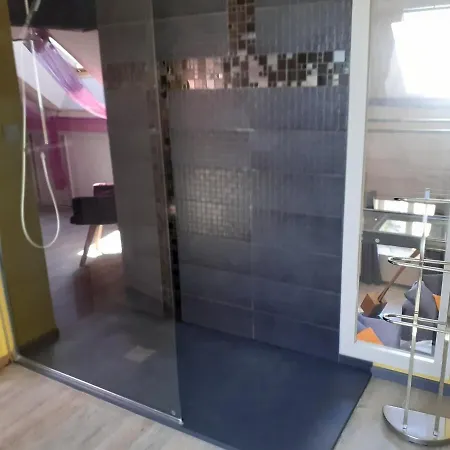 Isabelle's Charming Roof! Lägenhet