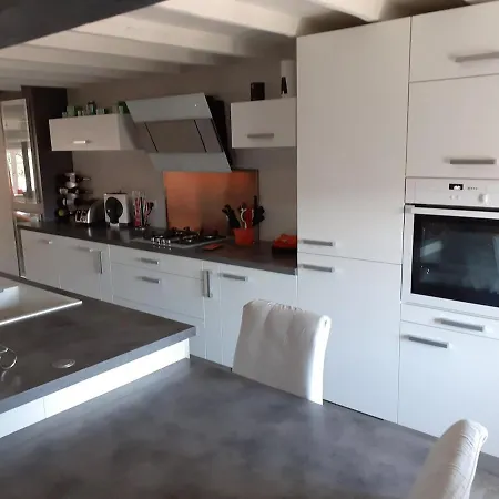 Isabelle's Charming Roof! * Beaune (Cote d'Or)