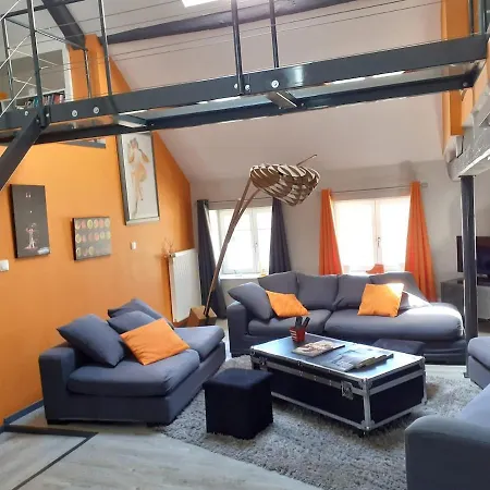 Isabelle's Charming Roof! Apartment *